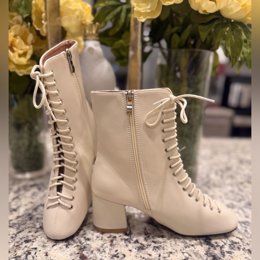 Hermès She & In 39 Cream Lace-Up Block Heel Boots